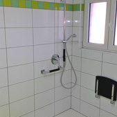 vacation apartment shower Wheelchair-accessibel shower